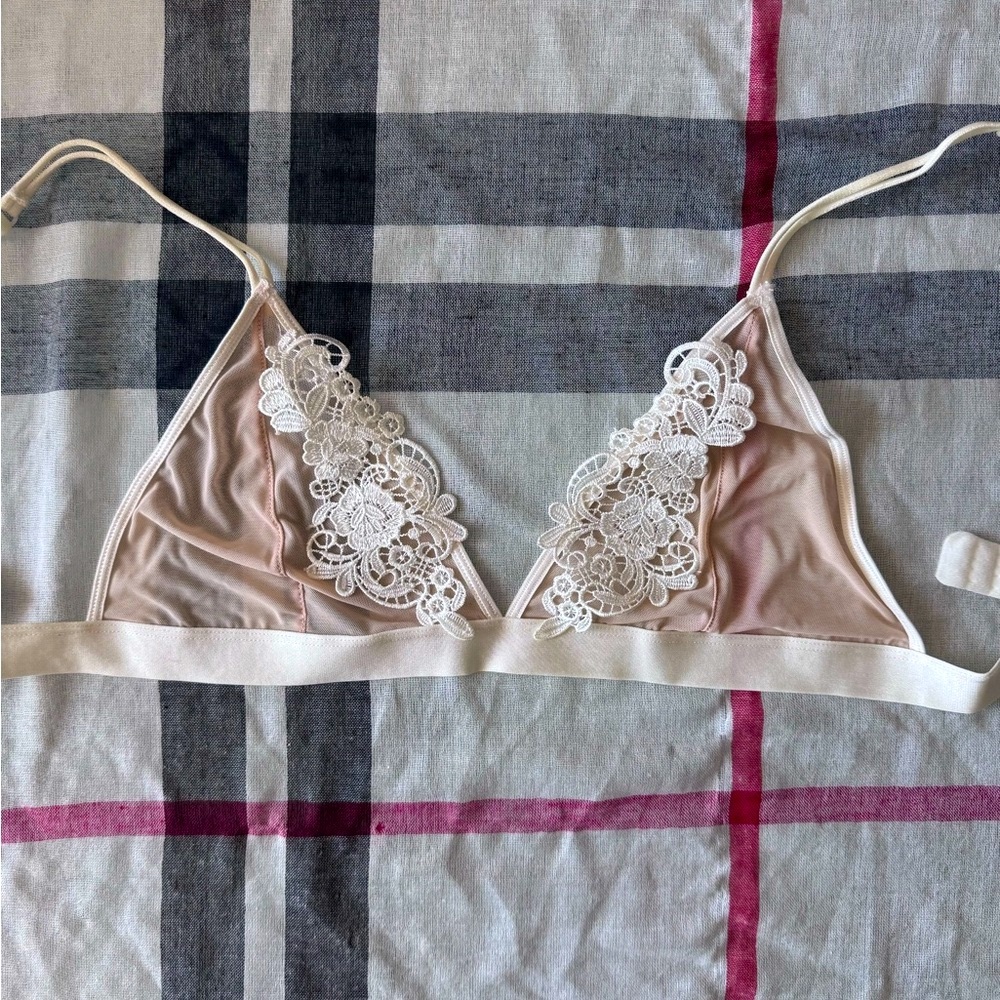 Elegant Lace Trimmed Bralette - Cream